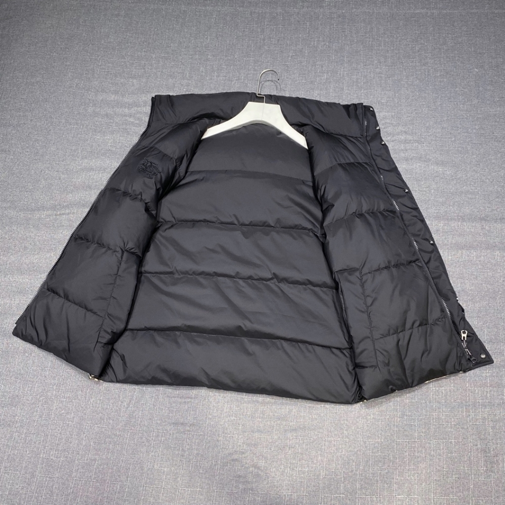 Burberry plaid reversible autumn and winter down vest